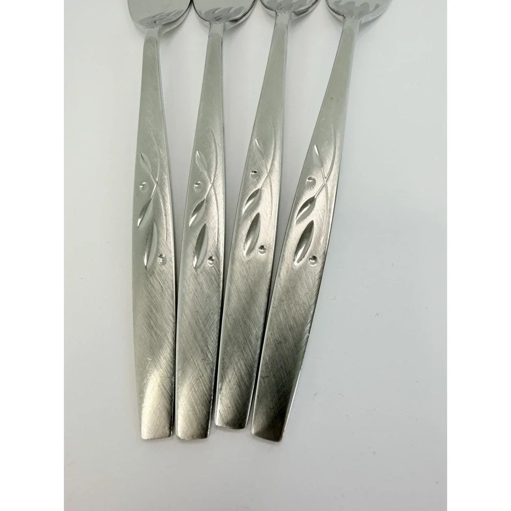 Set of 4 Oneida Heirloom WILL O' WISP 7 5/8
